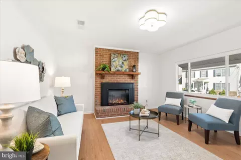 Living - 723 207th St, Pasadena, MD 21122 photo 2 of 4