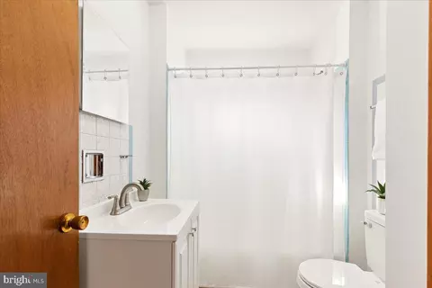 Bath - 723 207th St, Pasadena, MD 21122 photo 1 of 2