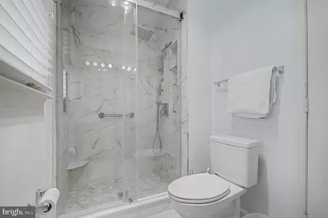 Bath - 809 Midship Ct, Annapolis, MD 21401 photo 2 of 3