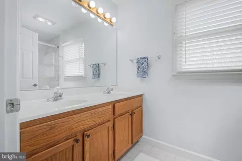 Bath - 809 Midship Ct, Annapolis, MD 21401 photo 1 of 3