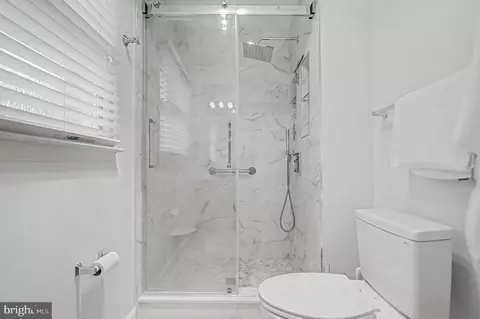 Bath - 809 Midship Ct, Annapolis, MD 21401 photo 3 of 3