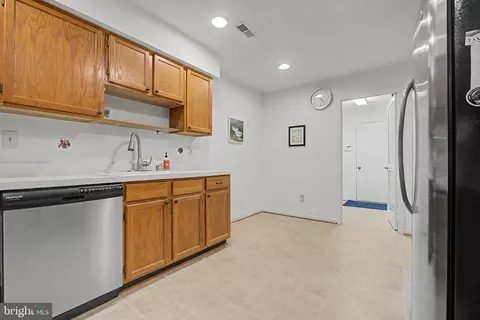 Kitchen - 809 Midship Ct, Annapolis, MD 21401 photo 4 of 4