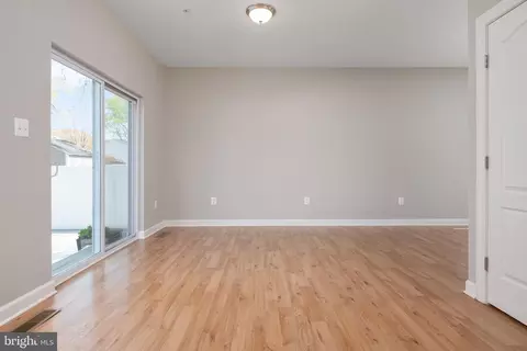 Living - 1222 Juniper St, Shady Side, MD 20764 photo 5 of 8