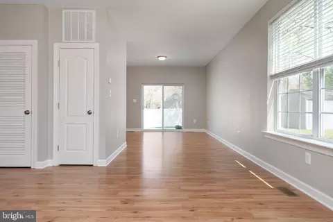 Living - 1222 Juniper St, Shady Side, MD 20764 photo 3 of 8