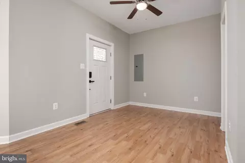 Living - 1222 Juniper St, Shady Side, MD 20764 photo 7 of 8