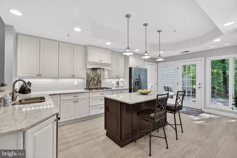 Kitchen - 336 Colony Point Pl, Edgewater, MD 21037 photo 8 of 8