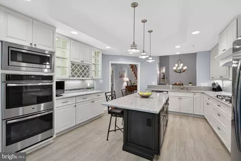 Kitchen - 336 Colony Point Pl, Edgewater, MD 21037 photo 1 of 8
