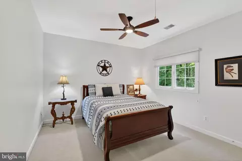 Bedroom - 336 Colony Point Pl, Edgewater, MD 21037 photo 6 of 6