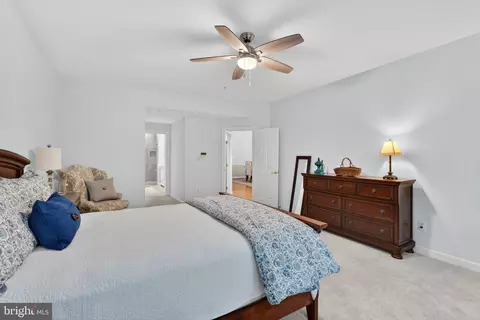 Bedroom - 336 Colony Point Pl, Edgewater, MD 21037 photo 2 of 6