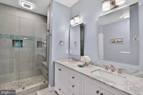 Bath - 336 Colony Point Pl, Edgewater, MD 21037 photo 4 of 6