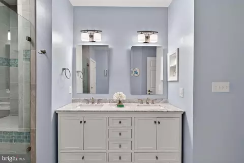 Bath - 336 Colony Point Pl, Edgewater, MD 21037 photo 2 of 6
