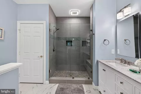 Bath - 336 Colony Point Pl, Edgewater, MD 21037 photo 3 of 6