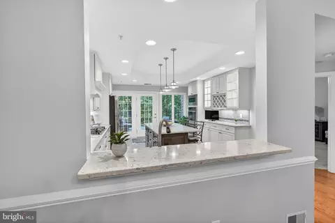 Kitchen - 336 Colony Point Pl, Edgewater, MD 21037 photo 2 of 8