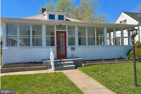222 Wanda Rd, Pasadena, MD 21122