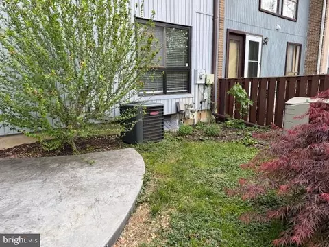 Exterior - 2032 Cambridge Dr, Crofton, MD 21114 photo 3 of 5