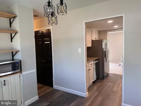 Entry Way - 2032 Cambridge Dr, Crofton, MD 21114 photo 2 of 2