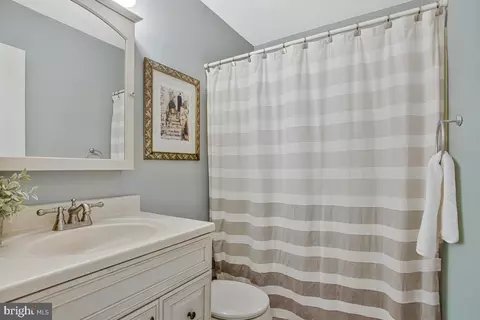Bath - 91 Scotts Cove Rd, Edgewater, MD 21037 photo 3 of 4