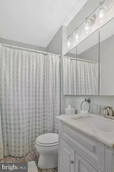 Bath - 91 Scotts Cove Rd, Edgewater, MD 21037 photo 2 of 4