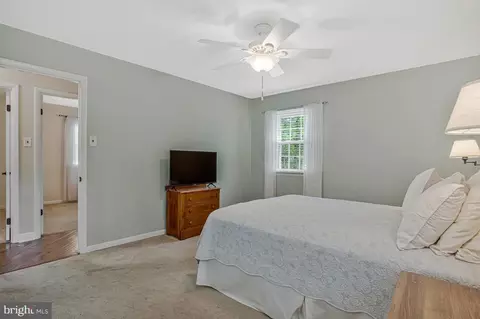 Bedroom - 91 Scotts Cove Rd, Edgewater, MD 21037 photo 2 of 10