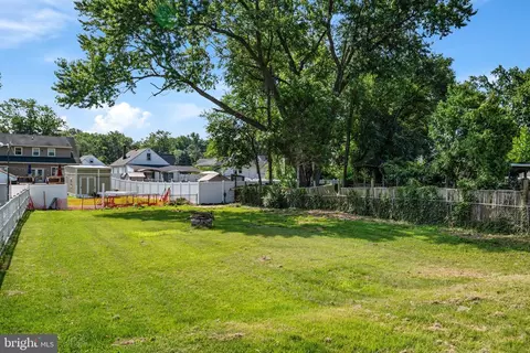 Exterior - 5 Hampton Rd, Linthicum Heights, MD 21090 photo 5 of 9