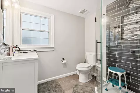 Bath - 805 Spa Rd, Annapolis, MD 21401 photo 1 of 4