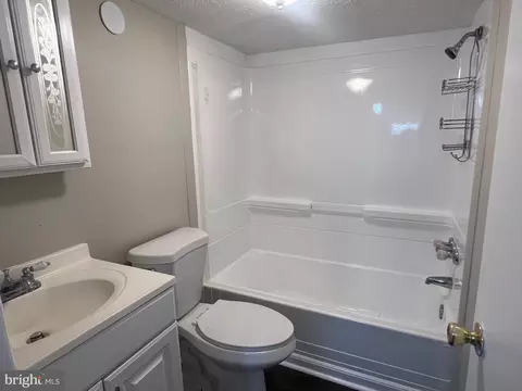Bath - 805 Spa Rd, Annapolis, MD 21401 photo 4 of 4