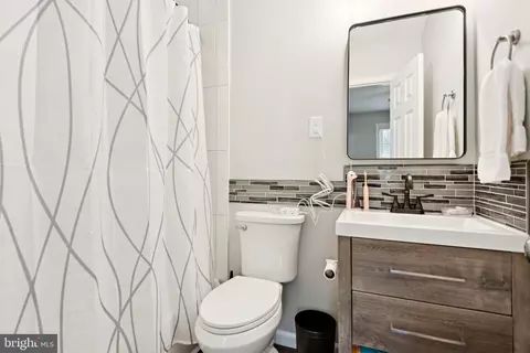 Bath - 805 Spa Rd, Annapolis, MD 21401 photo 2 of 4
