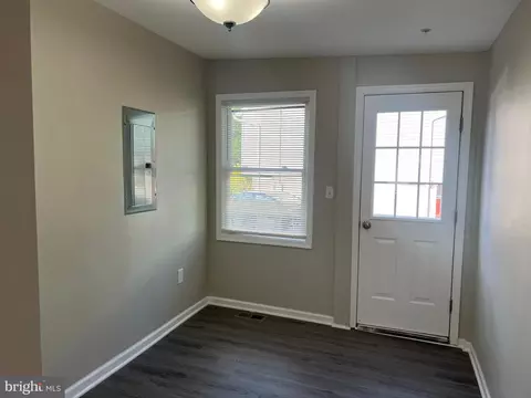Entry Way - 805 Spa Rd, Annapolis, MD 21401 photo 7 of 8