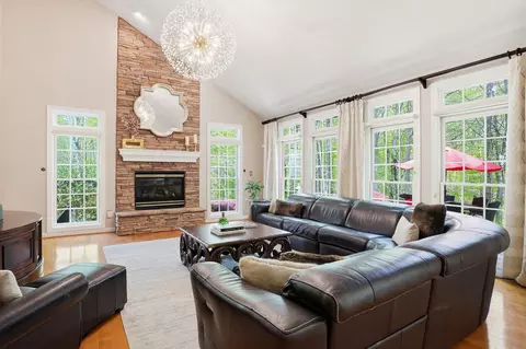 Living - 206 May Ln, Edgewater, MD 21037 photo 4 of 5