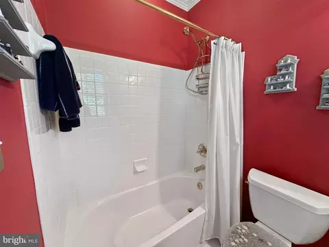 Bath - 8201 Green Ice Dr, Pasadena, MD 21122 photo 10 of 15