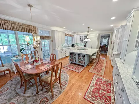 Kitchen - 8201 Green Ice Dr, Pasadena, MD 21122 photo 9 of 12