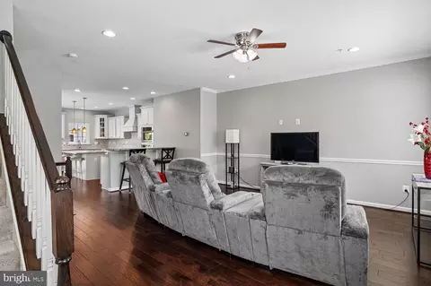 Entry Way - 7105 River Birch Dr, Hanover, MD 21076 photo 4 of 14