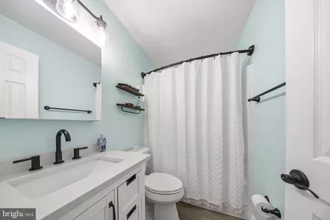 Bath - 1221 Cedar Ln, Edgewater, MD 21037 photo 1 of 2