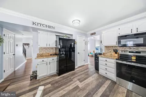 Kitchen - 1221 Cedar Ln, Edgewater, MD 21037 photo 3 of 3