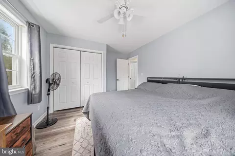 Bedroom - 1221 Cedar Ln, Edgewater, MD 21037 photo 3 of 6
