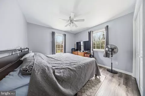Bedroom - 1221 Cedar Ln, Edgewater, MD 21037 photo 2 of 6