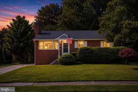 735 Warren Dr, Annapolis, MD 21403