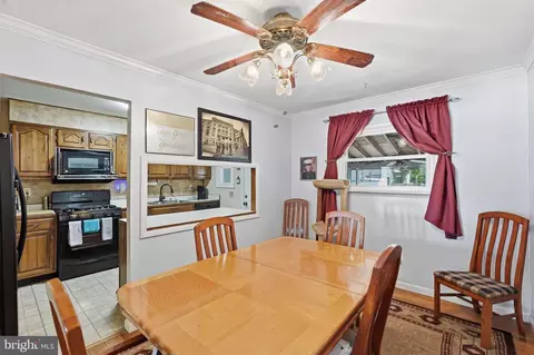 Dining - 8566 Main Ave, Pasadena, MD 21122 photo 3 of 4