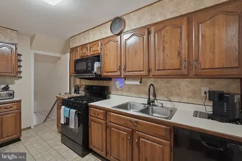 Entry Way - 8566 Main Ave, Pasadena, MD 21122 photo 3 of 6