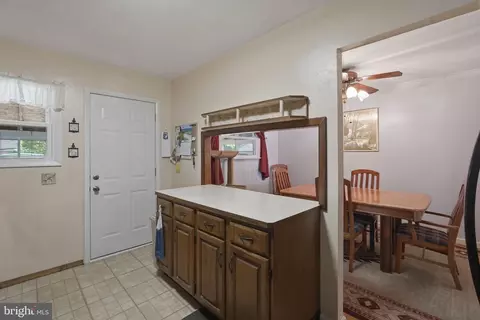 Entry Way - 8566 Main Ave, Pasadena, MD 21122 photo 4 of 6