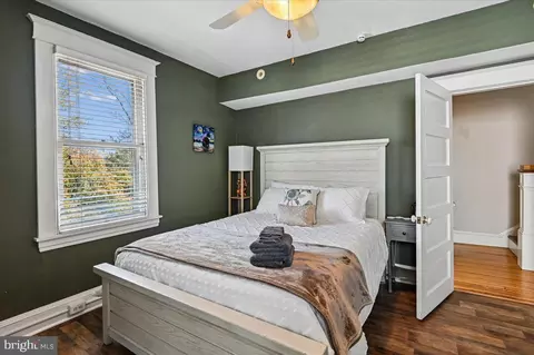 Bedroom - 75 Shipwright St, Annapolis, MD 21401 photo 5 of 11