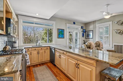 Kitchen - 75 Shipwright St, Annapolis, MD 21401 photo 2 of 5