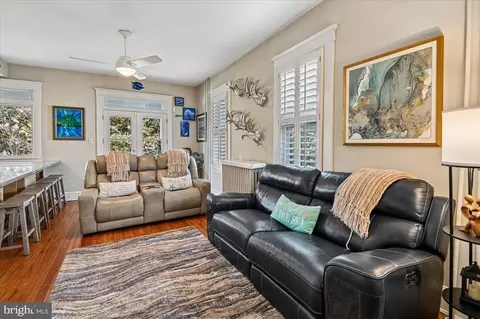 Living - 75 Shipwright St, Annapolis, MD 21401 photo 3 of 7