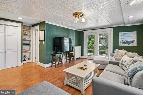 Living - 75 Shipwright St, Annapolis, MD 21401 photo 5 of 7