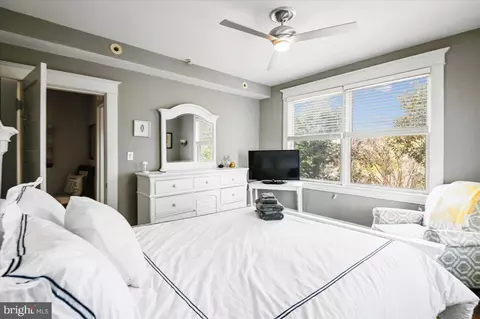 Bedroom - 75 Shipwright St, Annapolis, MD 21401 photo 4 of 11