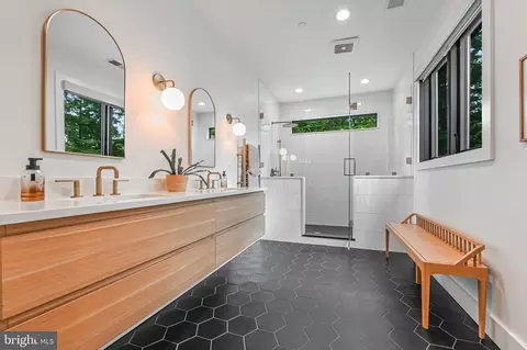 Bath - 188 Southdown Rd, Edgewater, MD 21037 photo 6 of 9