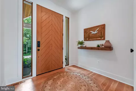 Entry Way - 188 Southdown Rd, Edgewater, MD 21037 photo 7 of 9