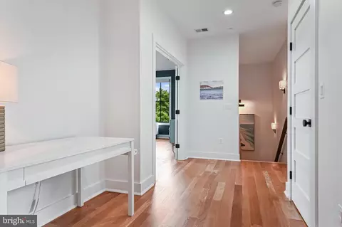 Entry Way - 188 Southdown Rd, Edgewater, MD 21037 photo 8 of 9