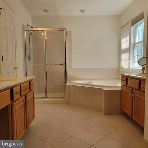 Bath - 811 Lamoka Dr, Odenton, MD 21113 photo 1 of 2