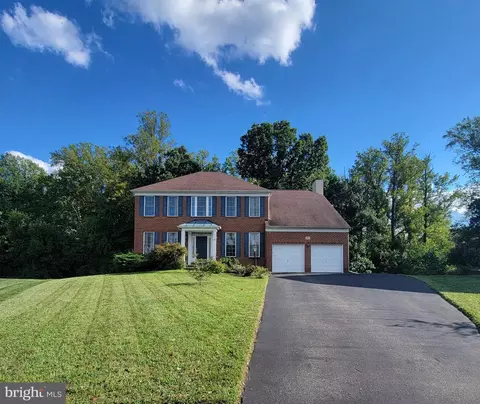 Exterior - 811 Lamoka Dr, Odenton, MD 21113 photo 2 of 4